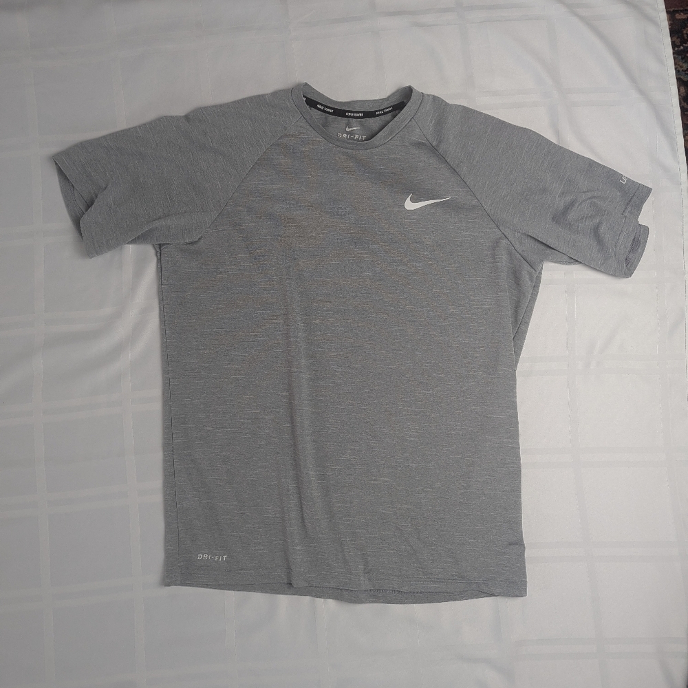 Nike Men's Gray T-Shirt